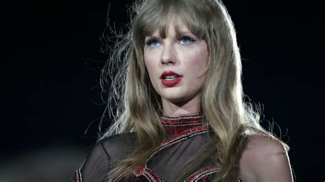 La Doble De Taylor Swift Revela Que La Cantante La Stalkea En Línea ¡ya Se Conocieron