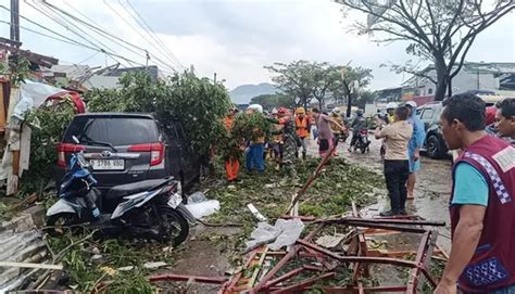 Bnpb Berikan Uang Rp Juta Untuk Penanggulangan Bencana Angin Puting