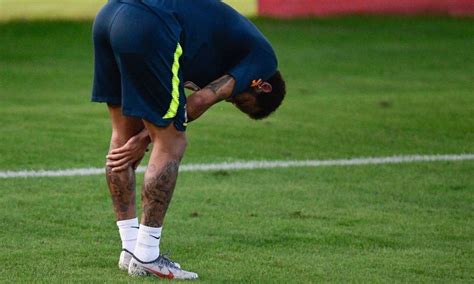 Neymar sente dores nas costas deixa treino e vira dúvida na seleção