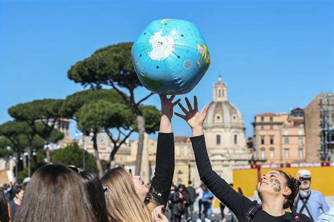 Estudantes V O S Ruas Em Protesto Global Contra Mudan A Clim Tica