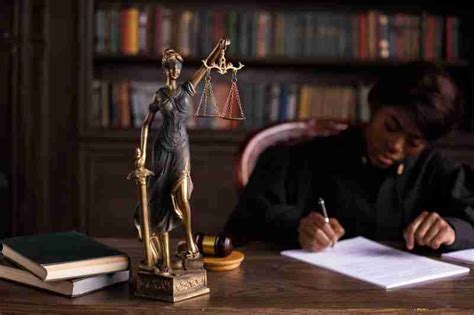 What Is An Illinois Class 4 Felony Peoria Defense Lawyer