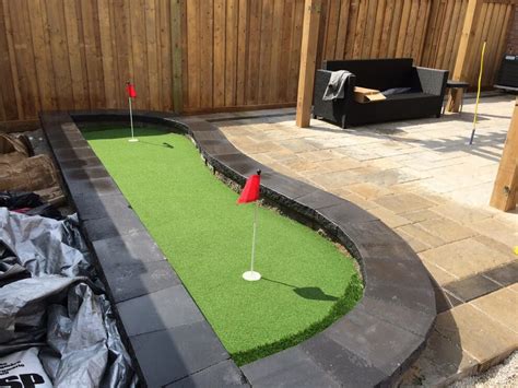 30 Small Backyard Putting Green Ideas That Make You Envious