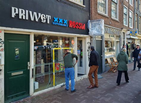 Ramen Ingegooid Bij Slavische Winkel In Amsterdam De Volkskrant