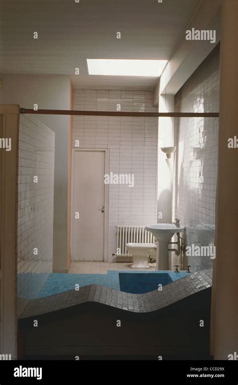 VILLA SAVOYE BATHROOM Stock Photo - Alamy