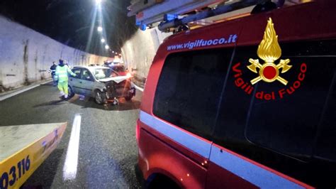 Incidente Autostrada A12 Tra Chiavari E Recco Tamponamento Tra Auto In