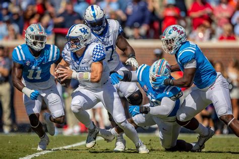 Will Levis Mark Stoops Backs Kentucky Football Quarterback Lexington