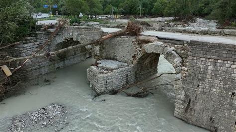 Marche Il Ponte Romano Ha 2000 Anni Ma Resiste Allalluvione A L E S