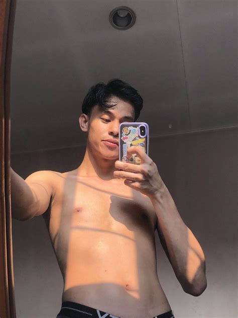 jom ૮ ა on Twitter might have enjoyed the sun a little too much today hot girl