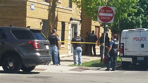 Standoff Ends In Logan Square After Armed Robbery Abc7 Chicago