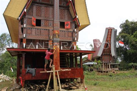 PEMBANGUNAN RUMAH ADAT TORAJA TONGKONAN ANTARA Foto