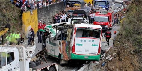 Tragedia En Colombia Al Menos Muertos Y Heridos En Accidente De