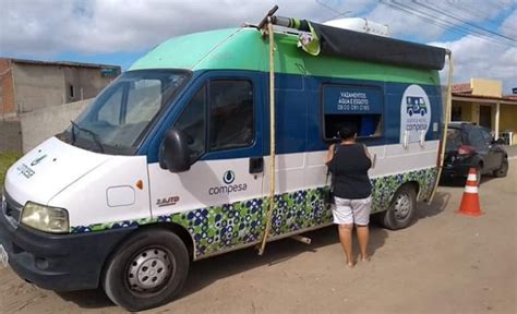 Unidade móvel da Compesa leva serviços aos clientes do bairro Vila