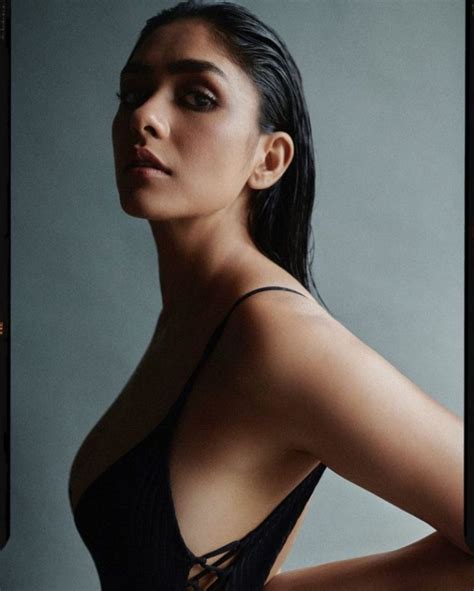 Mrunal Thakur Bikini Photos Sexy Indian Actress Mrunal Thakur Bikini Images Are Astonishing