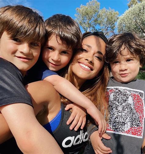 Antonela Roccuzzo ¡al Fin Del Mundo Con Sus Hijos Foto 2