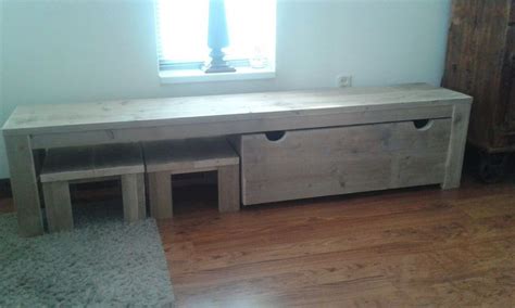 Speeltafel Van Steigerhout 200x40x50 Met Kist Op Wieltjes En 2 Krukjes