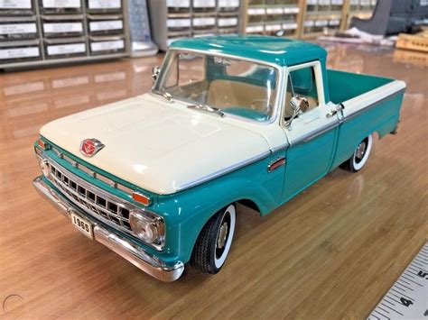 1965 Ford F100 Custom Cab Pickup By Sun Star 118 Scale Diecast Model