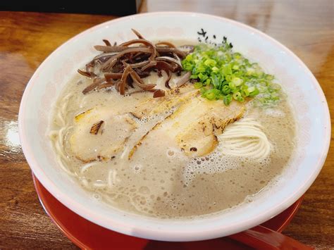 麺屋 桜息吹 豚骨ラーメンがうまいだけの店｜西宮北口｜豚骨ラーメンがうまいだけの店！ キクラゲのインパクトもすごい！