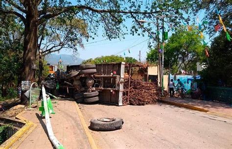 Se accidenta camión por falla mecánica