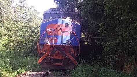 Trem De Ferro Gusa Vazio Tracionado Por Duas Dash Da Vli Na