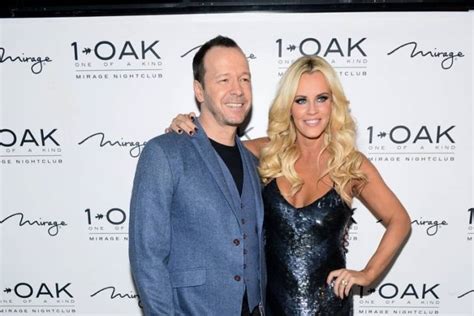 Jenny Mccarthy Canoodles With Donnie Wahlberg At Oak