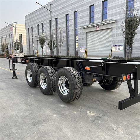 Vehicle Master 3 Axle 20FT 40FT Shipping Container Chassis With