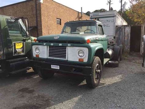 Ford (1965) : Sleeper Semi Trucks