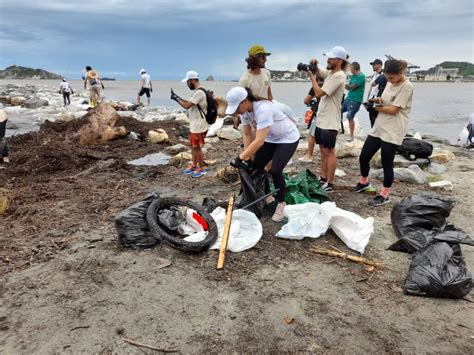 Casi Dos Toneladas De Basuras Fueron Recogidas En La Playa Los Cocos