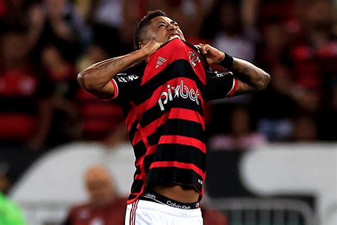 Flamengo informa lesão de Bruno Henrique