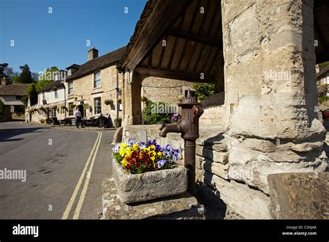 Market Cross Castle Combe Hi Res Stock Photography And Images Alamy