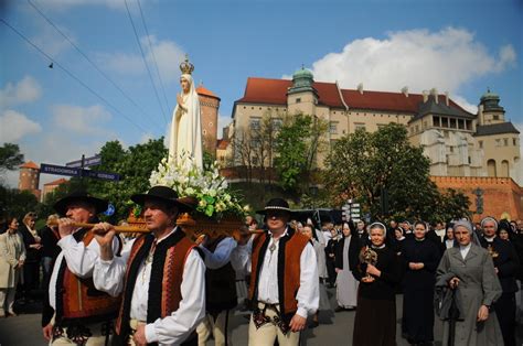 Kraków Procesja ku czci św Stanisława z Wawelu na Skałkę ZDJĘCIA