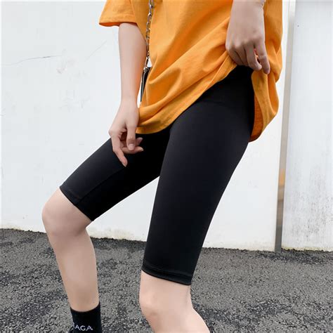 China Wholesale Solid Color Cotton Five Point Yoga Leggings China Leggings