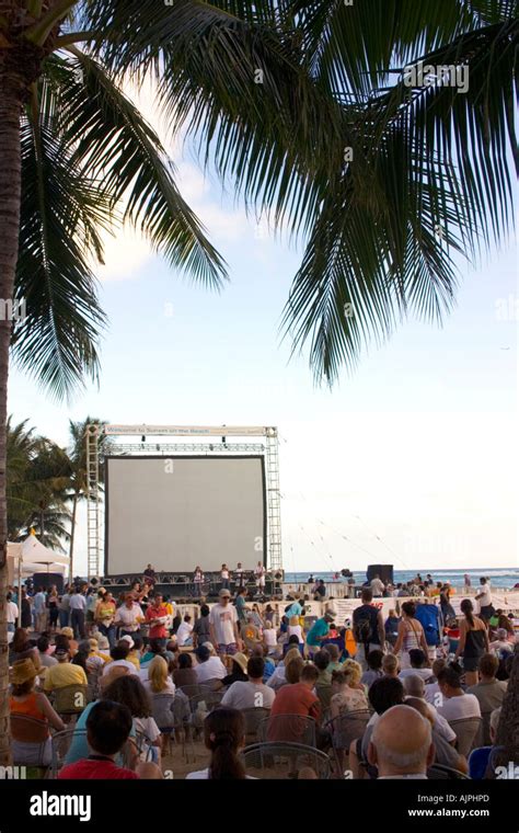 Sunset on the beach movie festival in honolulu hi-res stock photography and images - Alamy