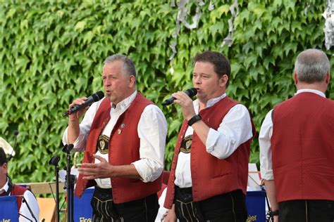 Musikverein Flossachtaler Musikanten Gartenfest In Oberrieden