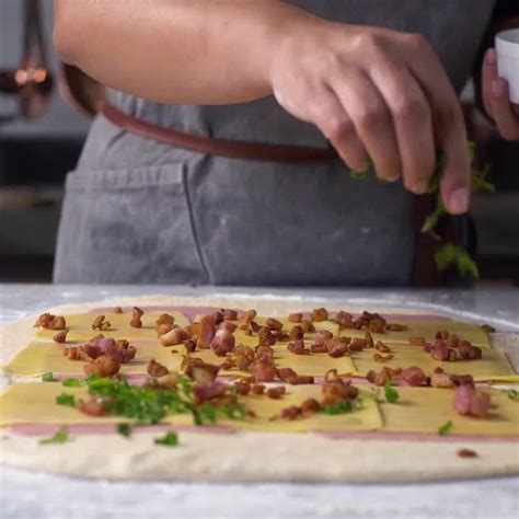 Stromboli Clique duas vezes no vídeo para curtir Salve essa receita