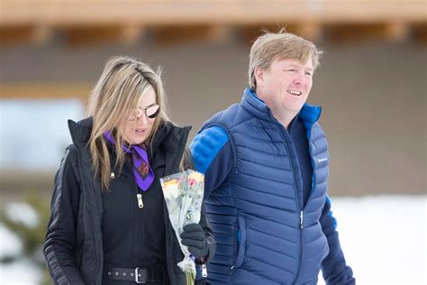 Máxima Y Guillermo De Holanda Se Divierten En La Nieve Junto A Sus