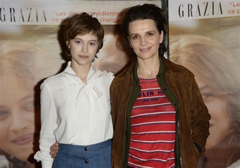 Photo Lou de Laâge et Juliette Binoche Avant première du film L