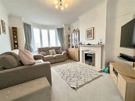 Orchard Avenue Dartford Kent Da1 2pp 3 Bed Semi Detached House £495 000