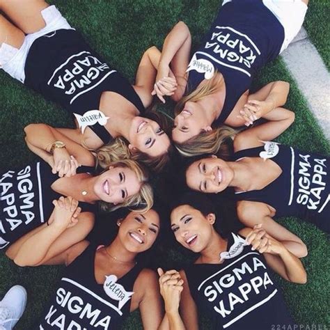 13 Cute Pictures To Take With Your Sorority Sisters Her Campus