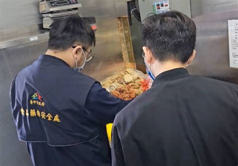 台中迴轉火鍋豆皮配料竄出一堆小蟑螂 食安處稽查結果出爐 生活 自由時報電子報