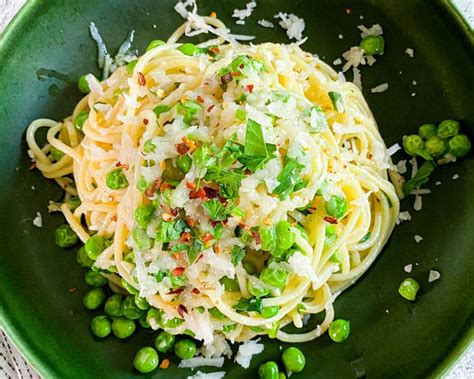 Spaghetti Aglio E Olio Vegetarian Vegan The Edgy Veg