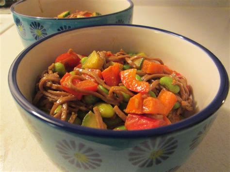 À vos fourneaux Salade thaï aux nouilles soba et edamames