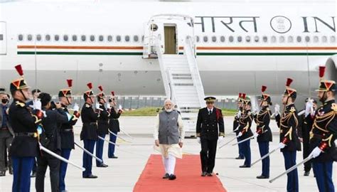 Narendra Modi birthday: The first Indian PM to fly on Boeing 777 VVIP ...