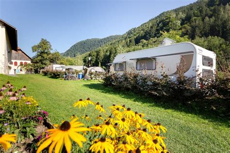 Neuer Trend Camping Auf Dem Bauernhof Mit Viel Natur Landluft Und