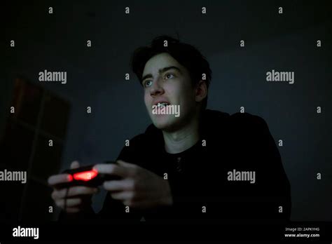 Video gay teen boy Banque de photographies et dimages à haute résolution Alamy