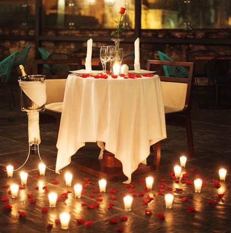 romance package, hotel | Mise en place de dîner romantique, Décoration