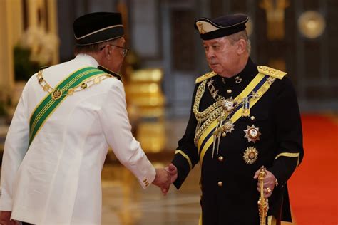 Anwar Merafak Sembah Tahniah Kepada Sultan Ibrahim Harian Metro