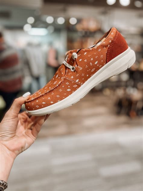 The Sendero Hilo Sneaker By Ariat Clay Dibujo Triangle T Boutique