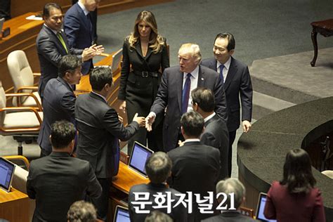 Mj포토 연설 후 의원들과 악수하는 트럼프 문화저널21