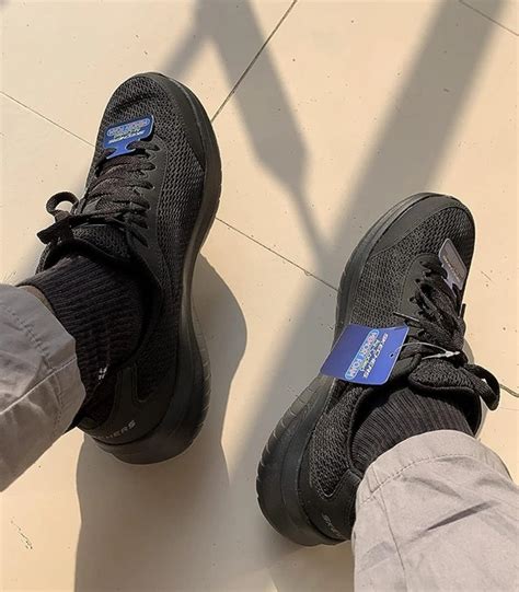 Sneakers vs Skechers: 10 Key Difference Between Sneakers and Skechers