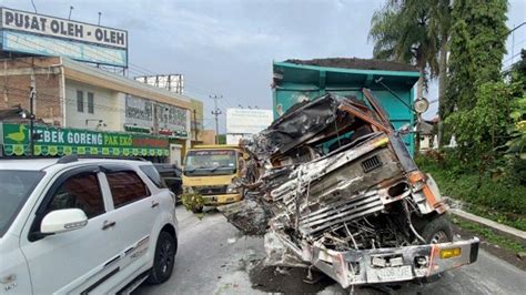 Breaking News Sejumlah Truk Terlibat Kecelakaan Beruntun Di Bawen